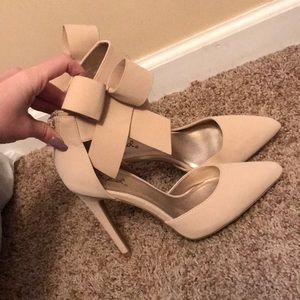Nude Bow Heels NWT